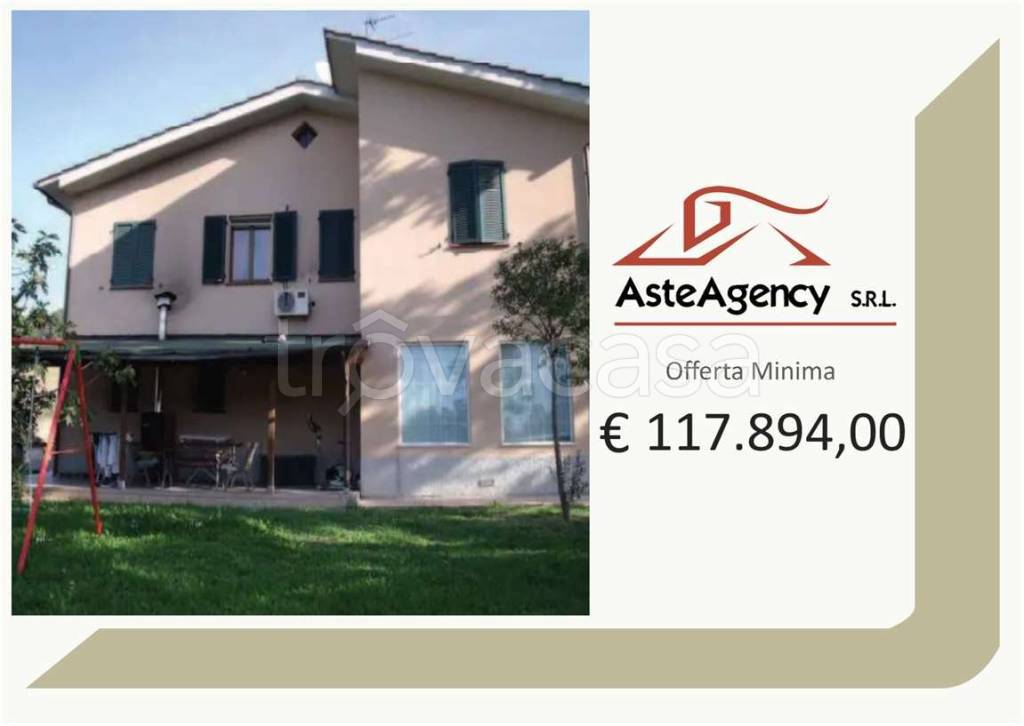 casa indipendente in vendita a Tolentino in zona Colmaggiore