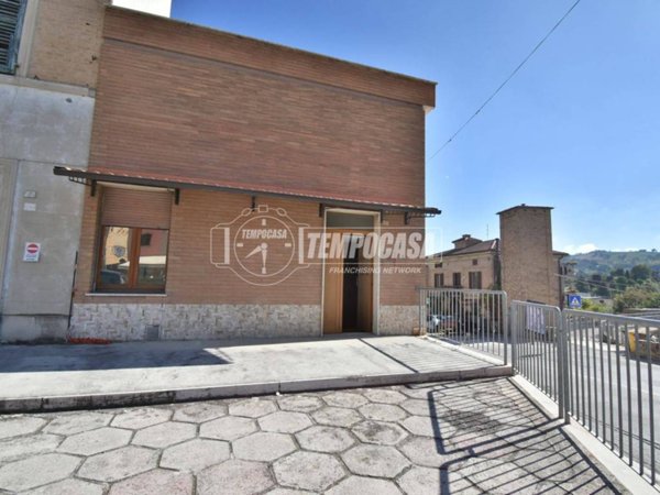 locale commerciale in vendita a Tolentino