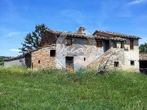 casale in vendita a Tolentino in zona Paterno