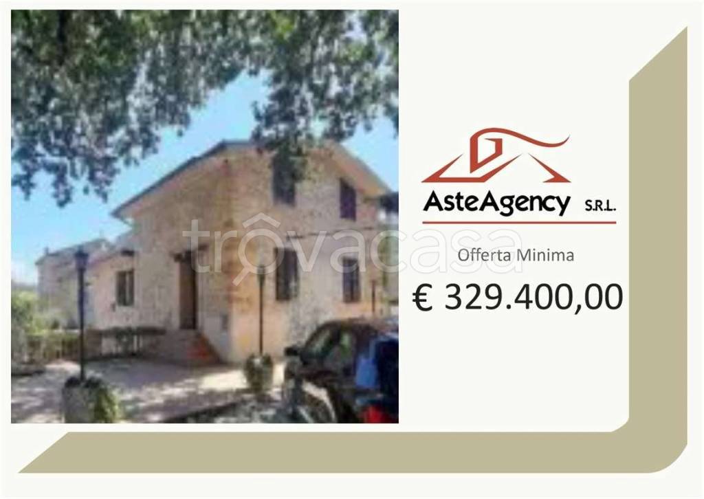casa indipendente in vendita a Tolentino in zona San Rocco
