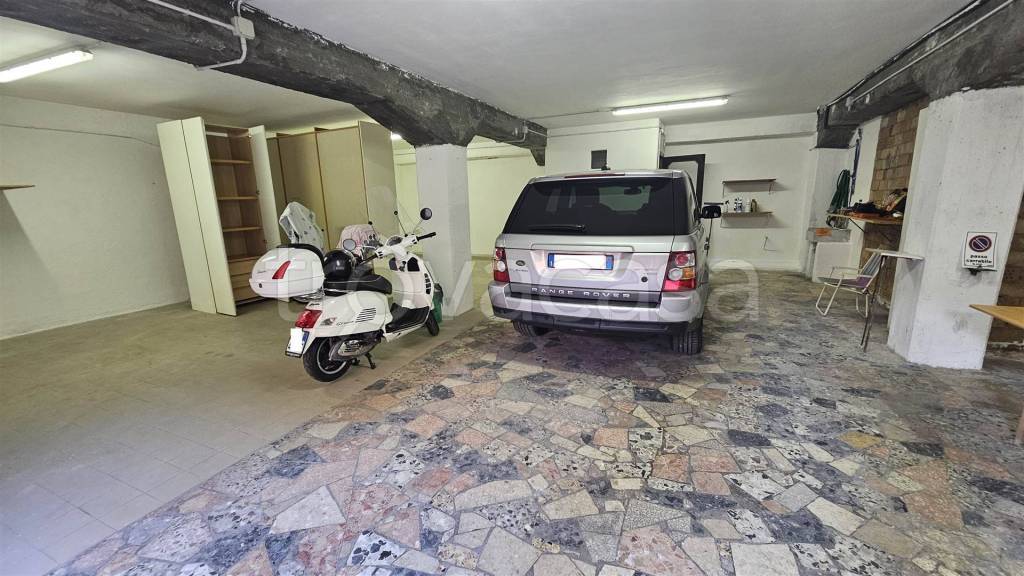 locale commerciale in vendita a Tolentino in zona Le Grazie