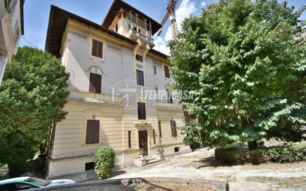 negozio in vendita a Tolentino