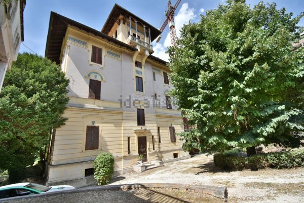 casa indipendente in vendita a Tolentino