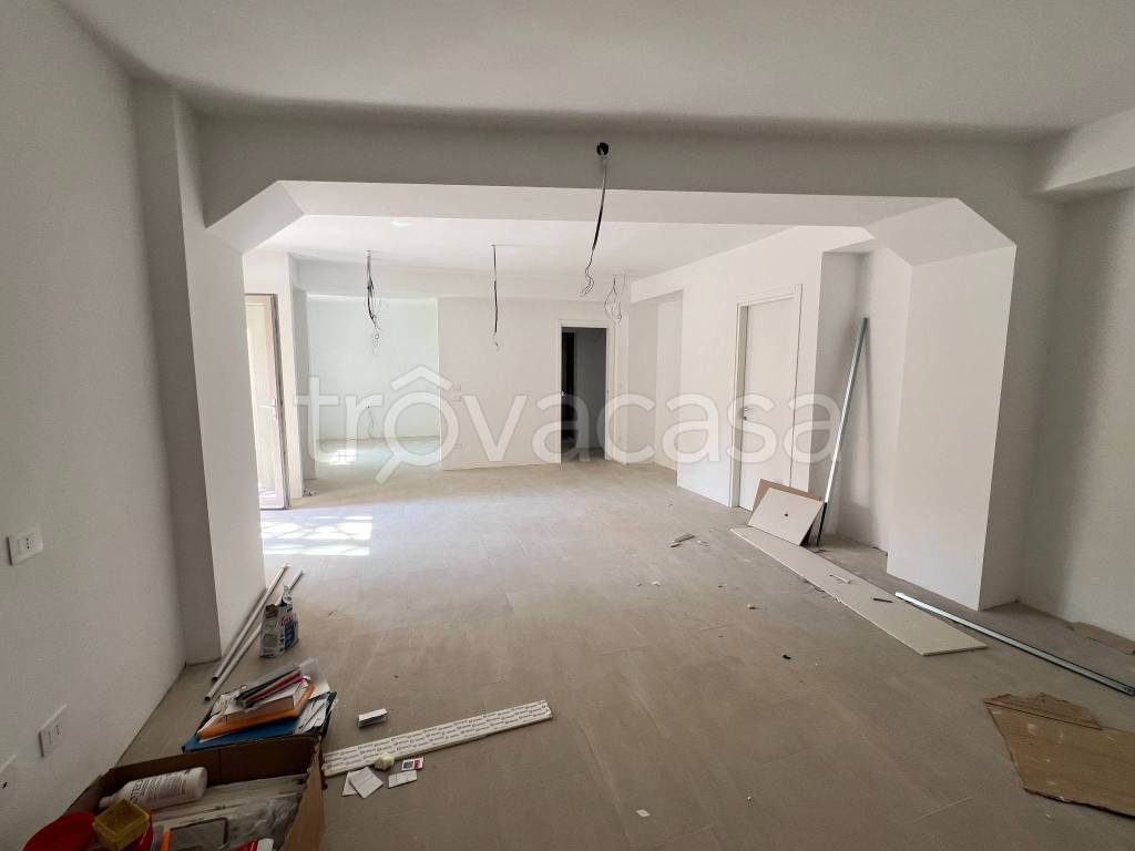 appartamento in vendita a Tolentino in zona Pace