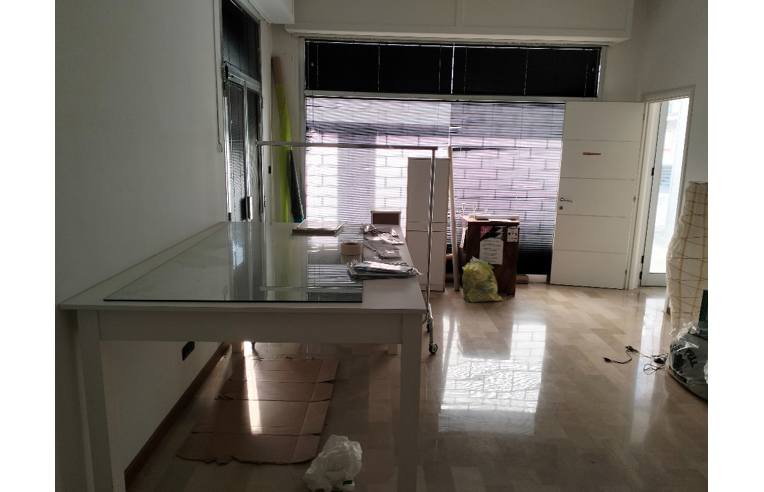 negozio in vendita a Tolentino