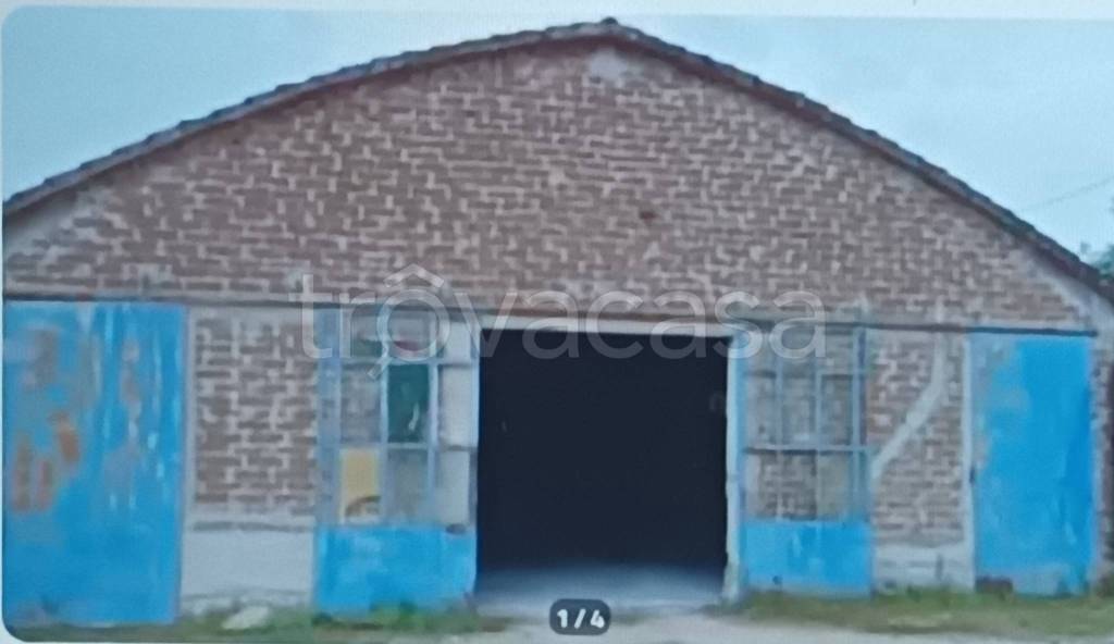 locale commerciale in vendita a Tolentino in zona San Martino