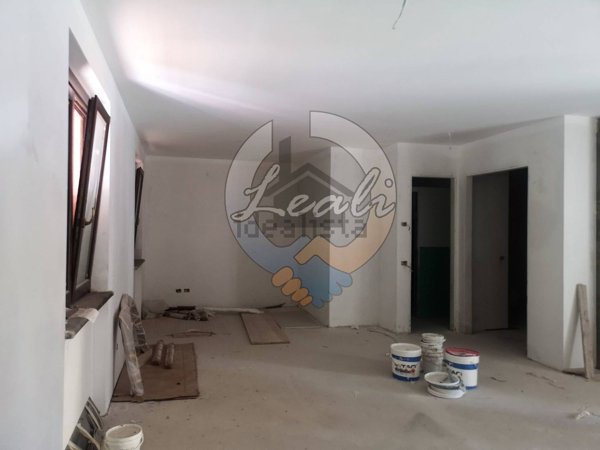 casa indipendente in vendita a Tolentino