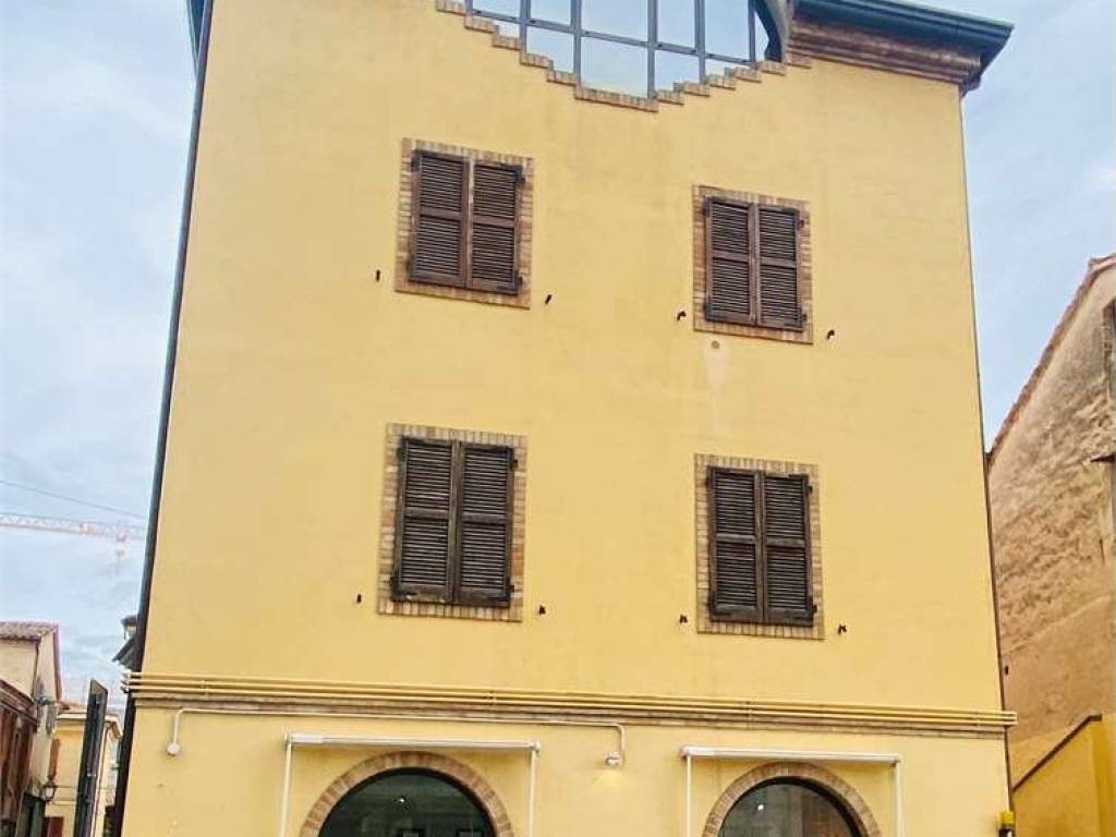 negozio in vendita a Tolentino