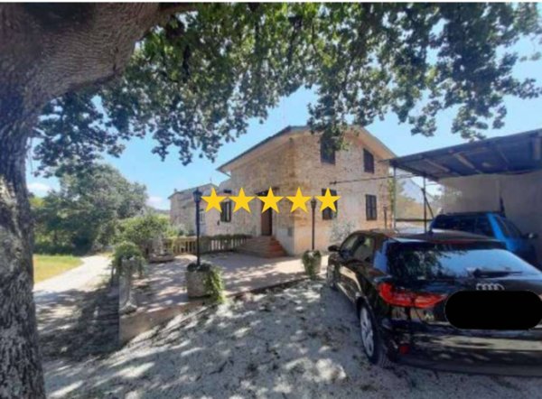 casa indipendente in vendita a Tolentino in zona San Rocco