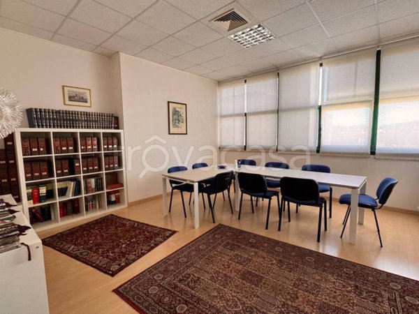 ufficio in vendita a Tolentino in zona Rancia