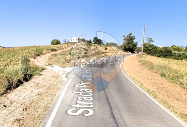 casa indipendente in vendita a Tolentino