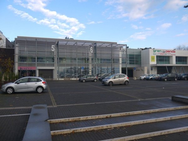 locale commerciale in vendita a Tolentino