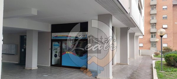 locale commerciale in vendita a Tolentino