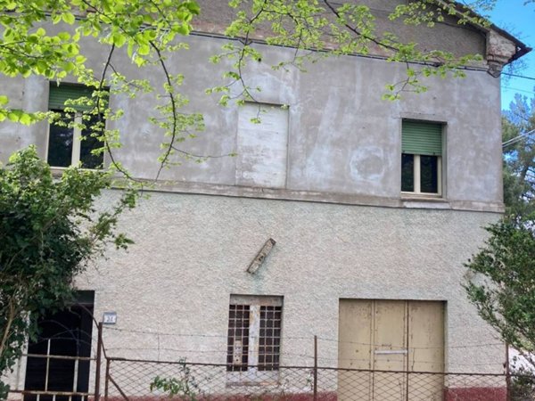 casa indipendente in vendita a Tolentino in zona Paterno