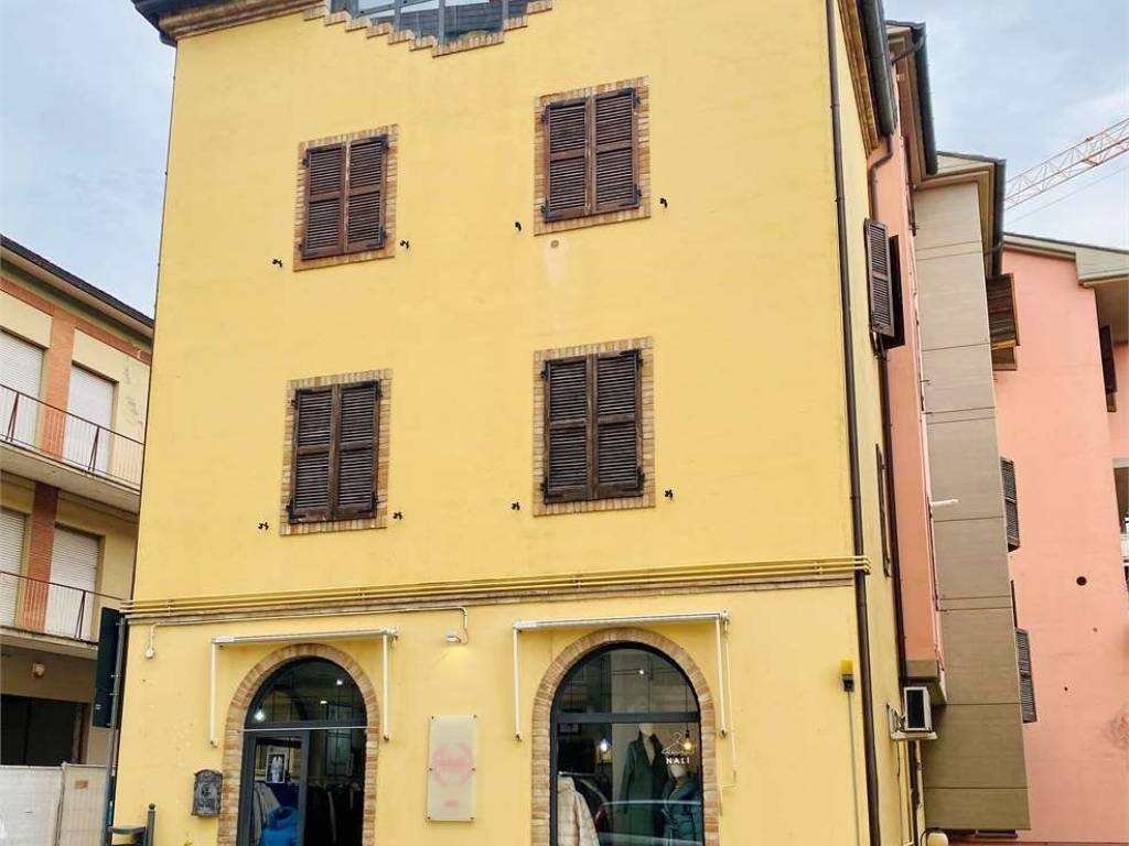 negozio in vendita a Tolentino