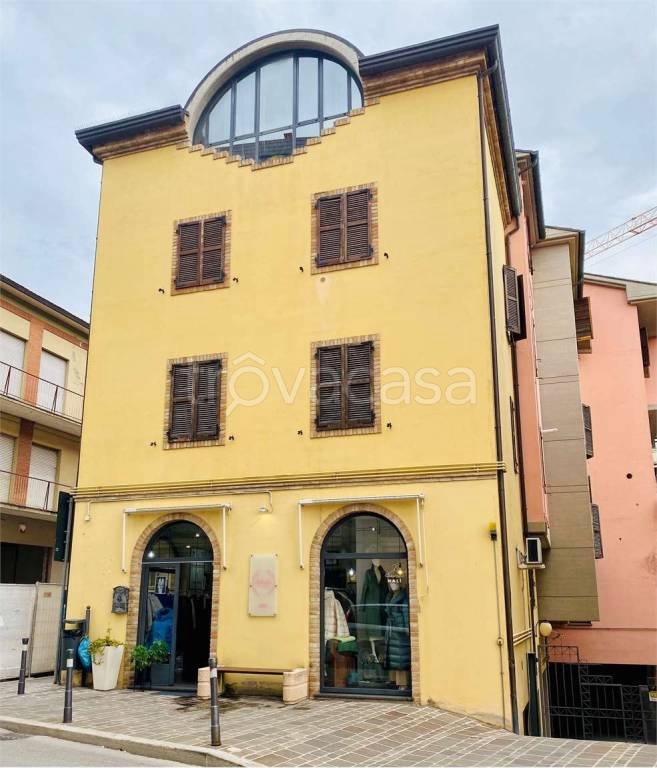negozio in vendita a Tolentino