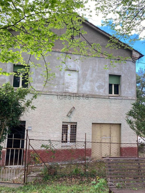 pentavano in vendita a Tolentino in zona Paterno