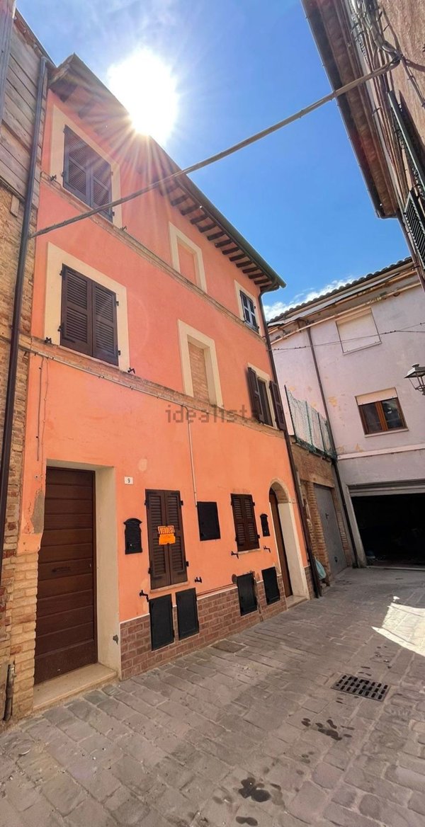 casa indipendente in vendita a Tolentino