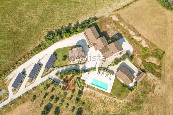 casale in vendita a Tolentino