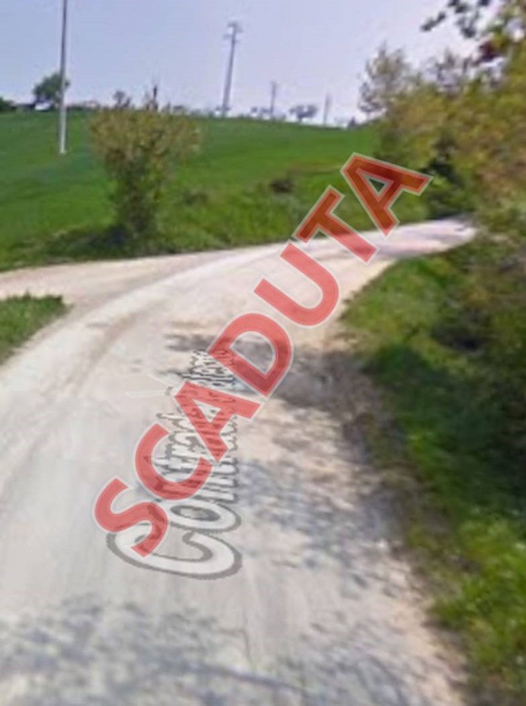 casa indipendente in vendita a Tolentino