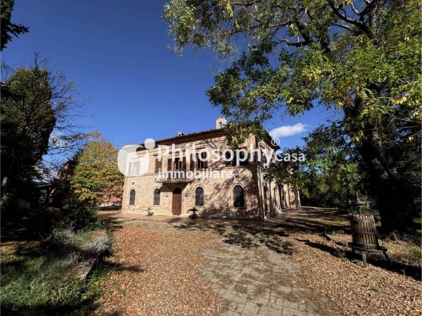 casa indipendente in vendita a Tolentino