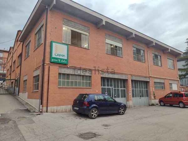 locale di sgombero in vendita a Tolentino