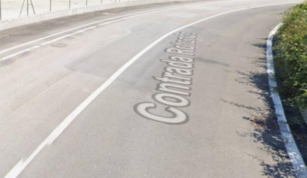 locale commerciale in vendita a Tolentino in zona Rotondo