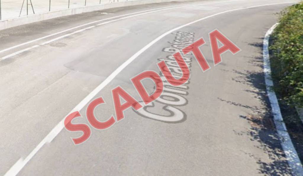 locale commerciale in vendita a Tolentino in zona Rotondo