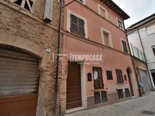 casa indipendente in vendita a Tolentino