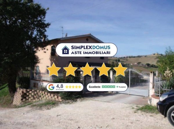 casa indipendente in vendita a Tolentino