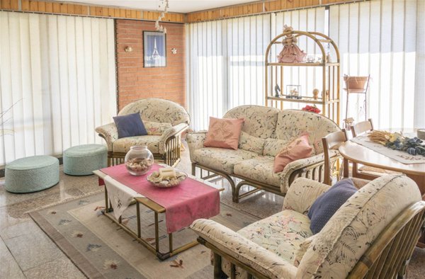 casa indipendente in vendita a Tolentino in zona Le Grazie