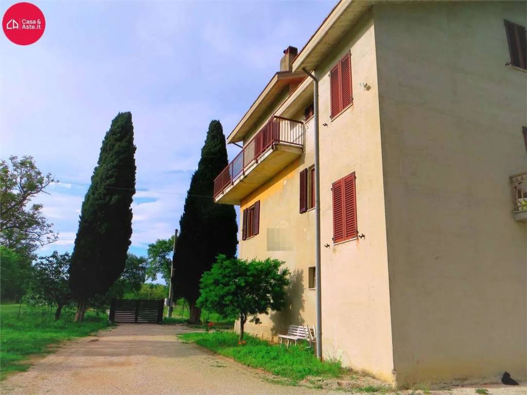 casa indipendente in vendita a Tolentino