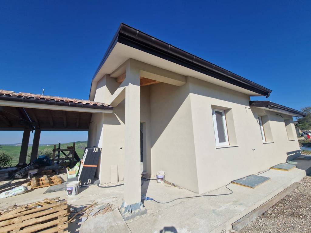 casa indipendente in vendita a Tolentino