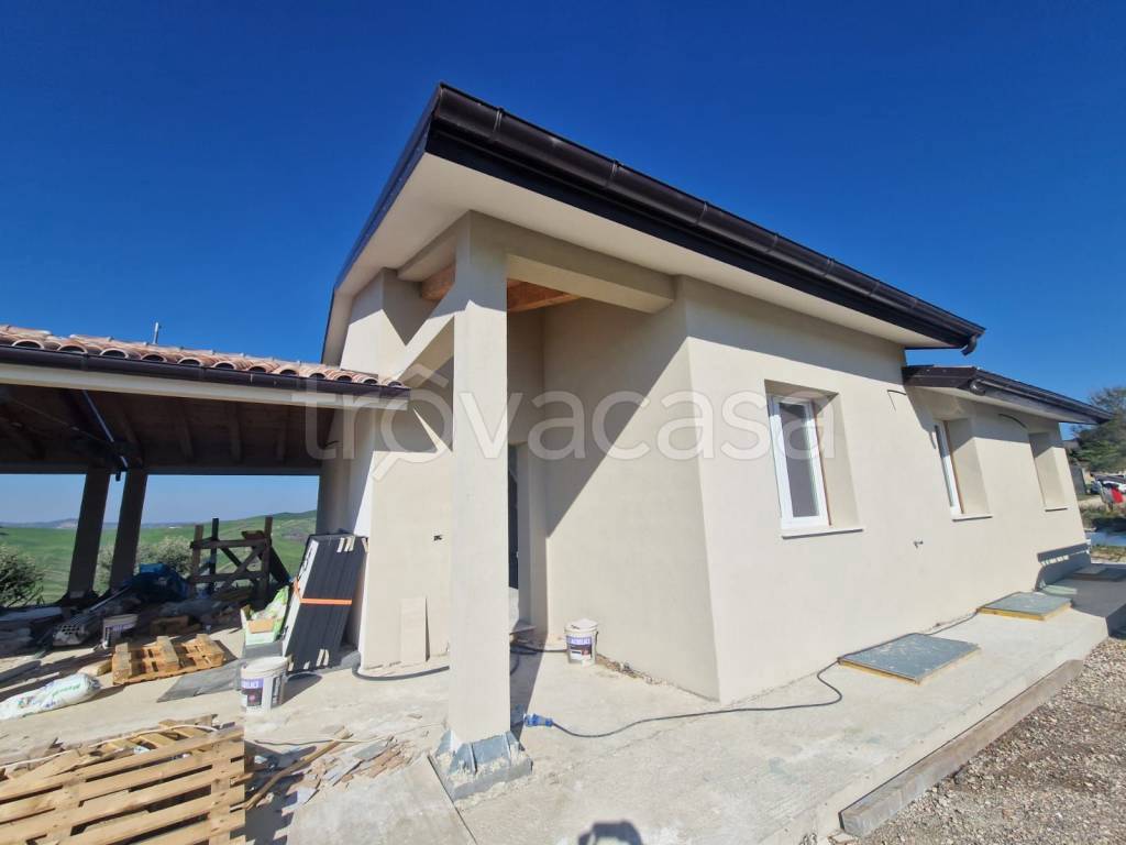 casa indipendente in vendita a Tolentino