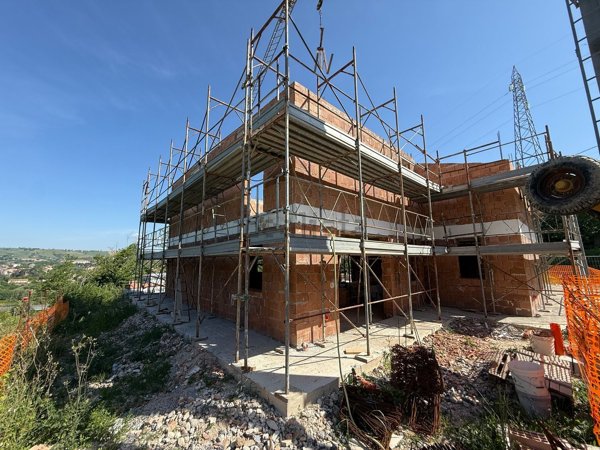 casa indipendente in vendita a Tolentino