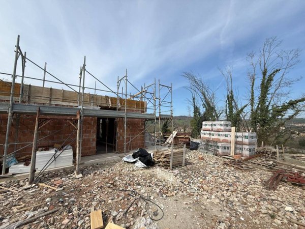 casa indipendente in vendita a Tolentino