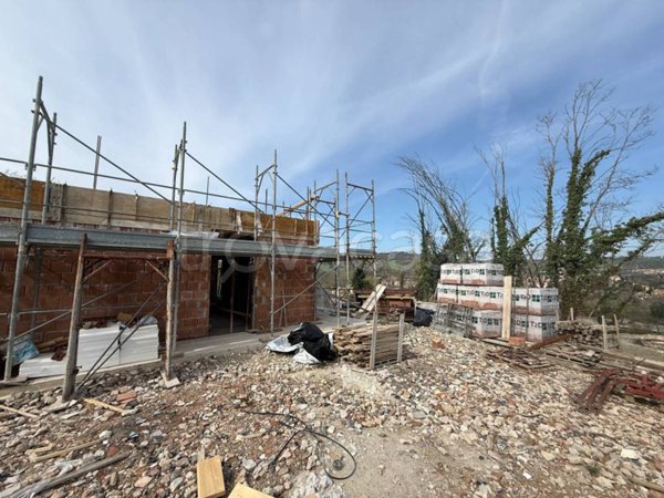 casa indipendente in vendita a Tolentino