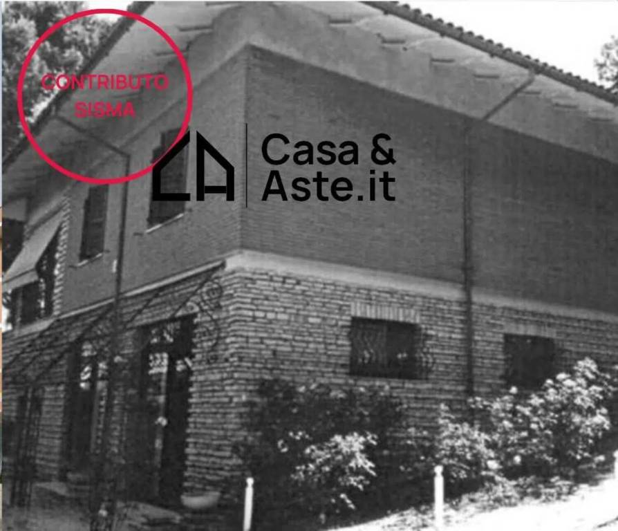 casa indipendente in vendita a Tolentino