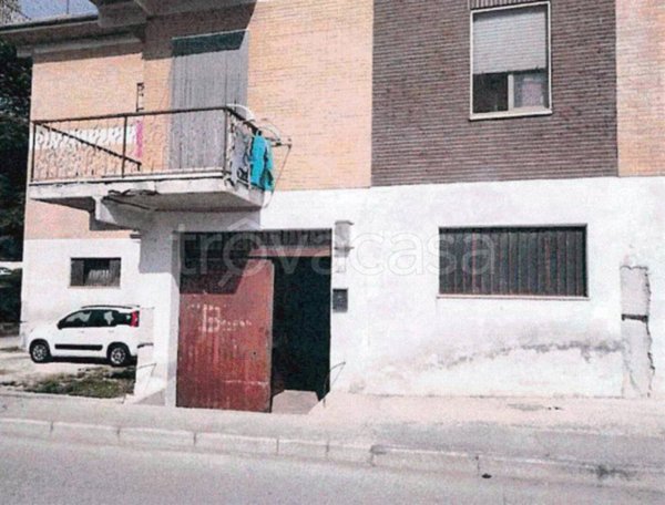 negozio in vendita a Tolentino