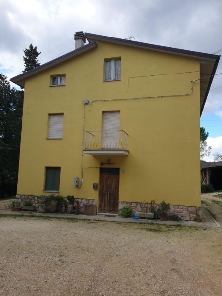 casa indipendente in vendita a Tolentino in zona Santa Croce