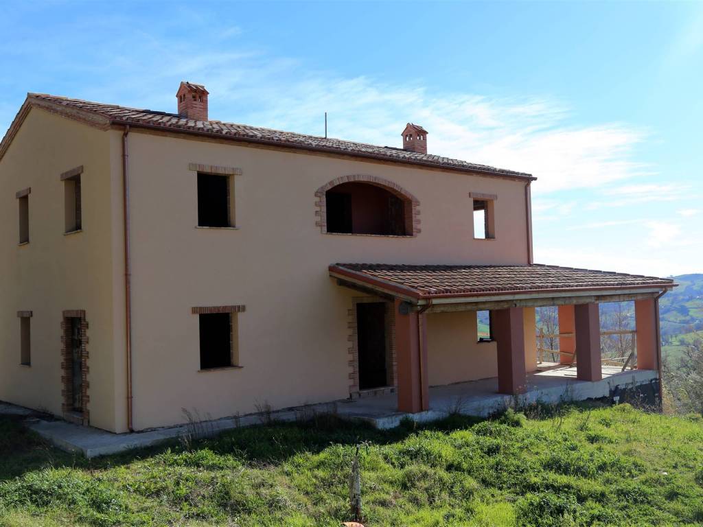 casa indipendente in vendita a Tolentino