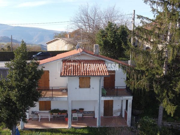 casa indipendente in vendita a Tolentino in zona Sant'Andrea