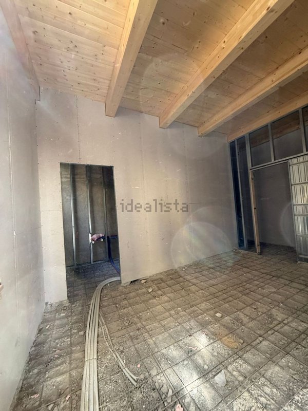 casa indipendente in vendita a Tolentino