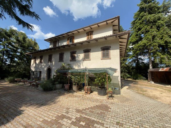 casa indipendente in vendita a Tolentino