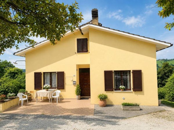 casa indipendente in vendita a Tolentino in zona Santa Croce