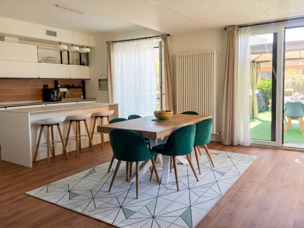 casa indipendente in vendita a Tolentino in zona Asinina