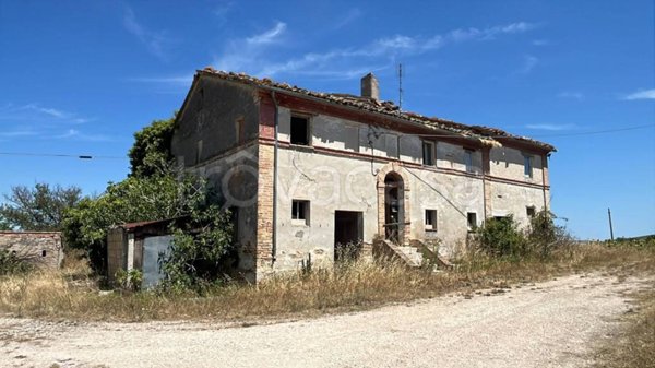casa indipendente in vendita a Tolentino