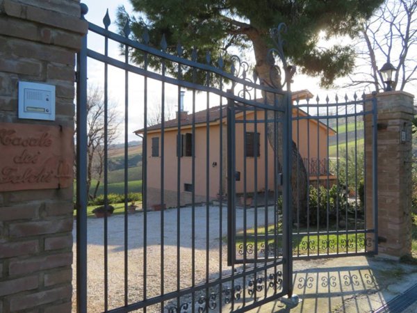 casa indipendente in vendita a Tolentino in zona Santa Croce