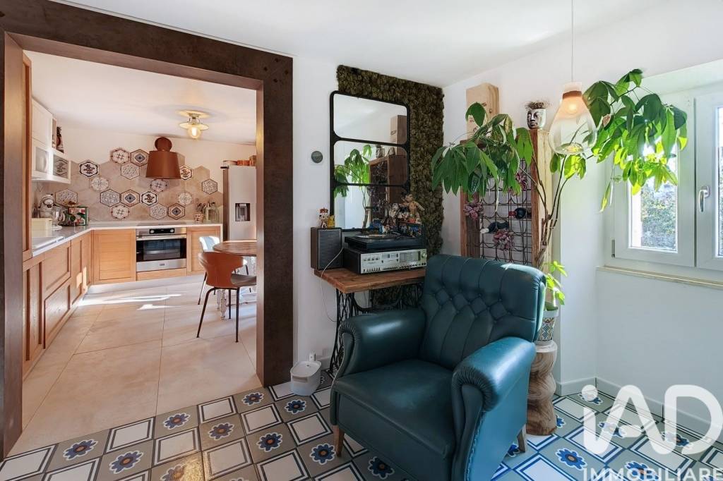 casa indipendente in vendita a Tolentino in zona Pace