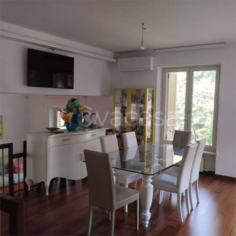 casa indipendente in vendita a Tolentino in zona Portanova